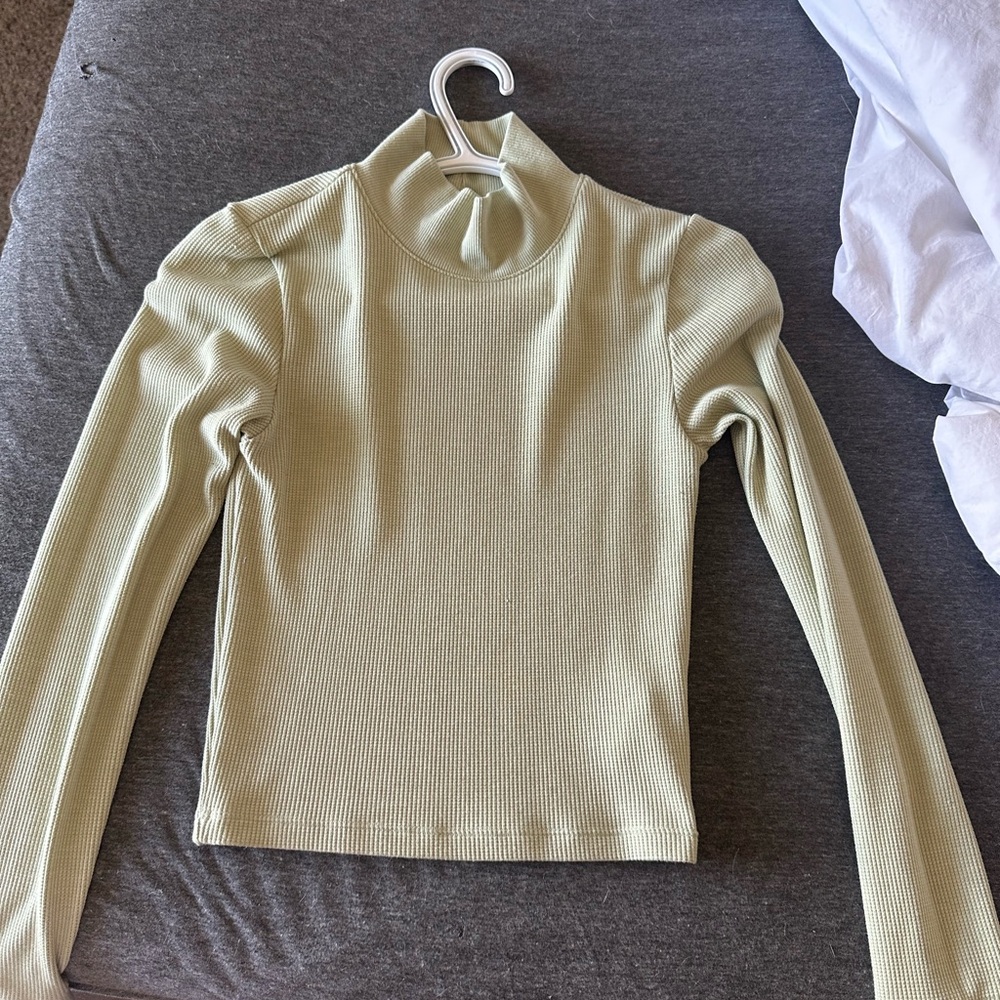 American Eagle Outfitters light green Cropped Long Sleeve